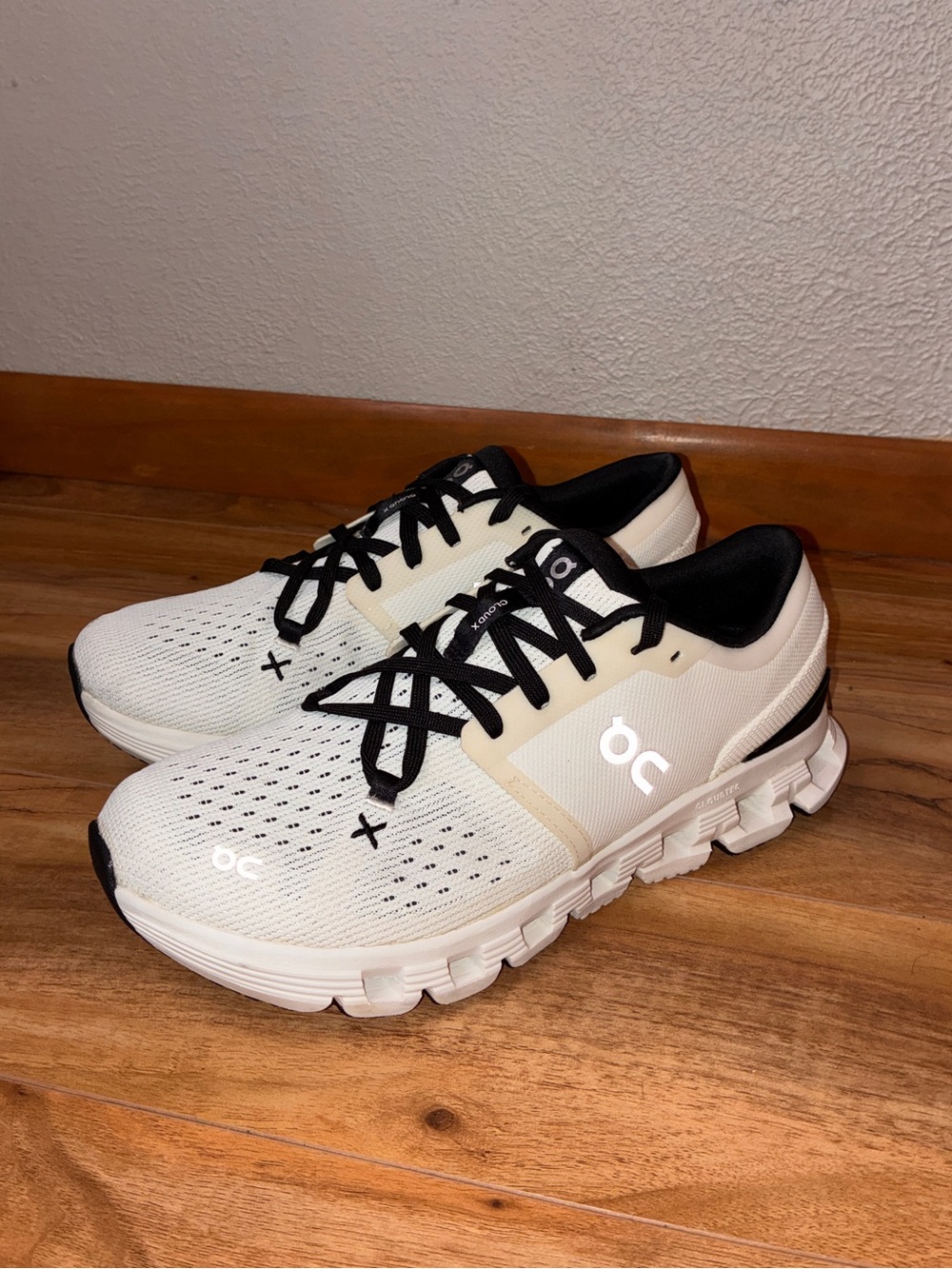 On Cloud X Women’s Athletic Training Running Sneaker Shoes, ivory- size 9.5